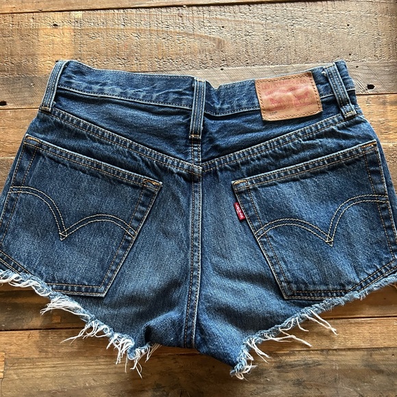 Levis 501 high rise denim shorts - Picture 2 of 2